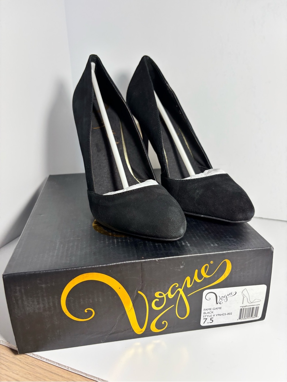 Vogue Women's 7.5 Fame Game Black Pump Leather Upper New W/Box